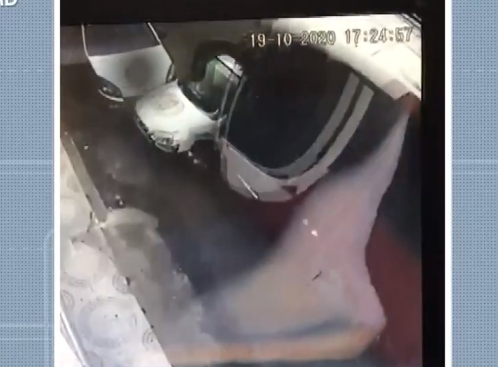 Imagens De Camera De Seguranca Mostram Momento Em Que Onibus Arrasta Carros Durante Acidente Em Candeias Video Bahia G1