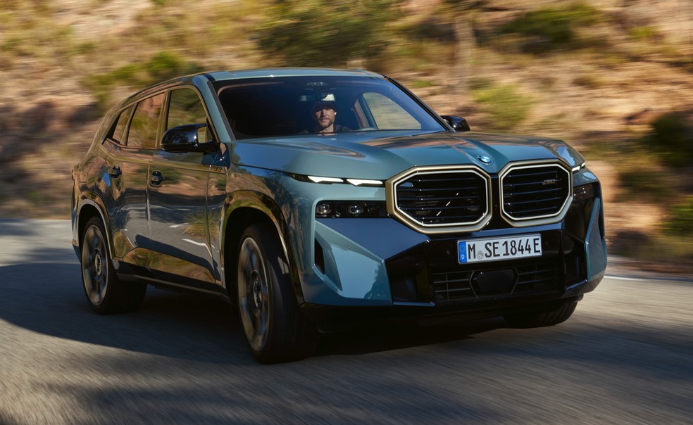 BMW XM é o primeiro híbrido desenvolvido pela Motorsport — Foto: Divulgação