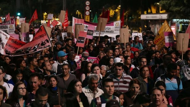 Manifestantes protestam contra o governo Temer na avenida Paulista  (Foto: Paulo Pinto/ AGPT)