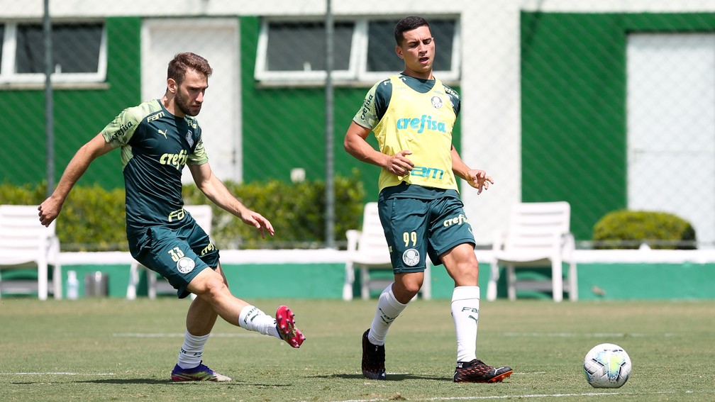 Renan encara maratona de jogos como oportunidade para ganhar confiança no Palmeiras