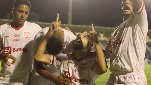 Kaio Wilker comemora golaço pelo Sergipe