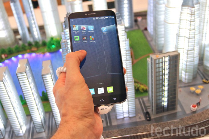 O Hero 2 é bonito e tem uma configuração de fôlego (Foto: Fabrício Vitorino/TechTudo) O Hero 2 é bonito e tem uma configuração de fôlego (Foto: Fabrício Vitorino/TechTudo)