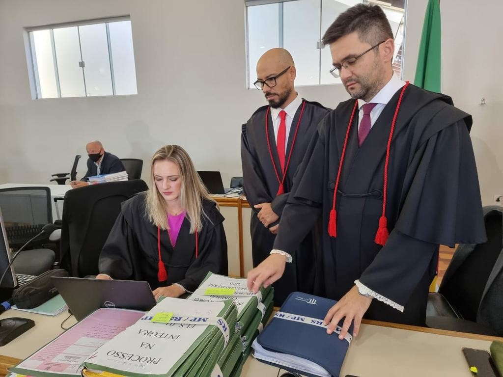 Caso Rafael: MP-RS pede na justiça que advogados de defesa paguem multa por abandono do plenário
