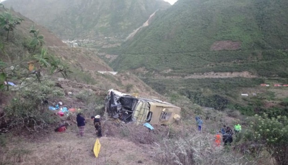 Casal do Acre estava em ônibus que caiu em penhasco na estrada do Peru  (Foto: Reprodução)