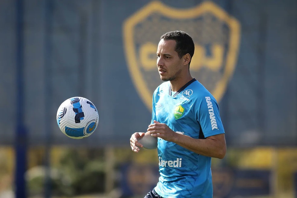 Rodriguinho em treino do Cuiabá no CT do Boca Juniors — Foto: AssCom Dourado