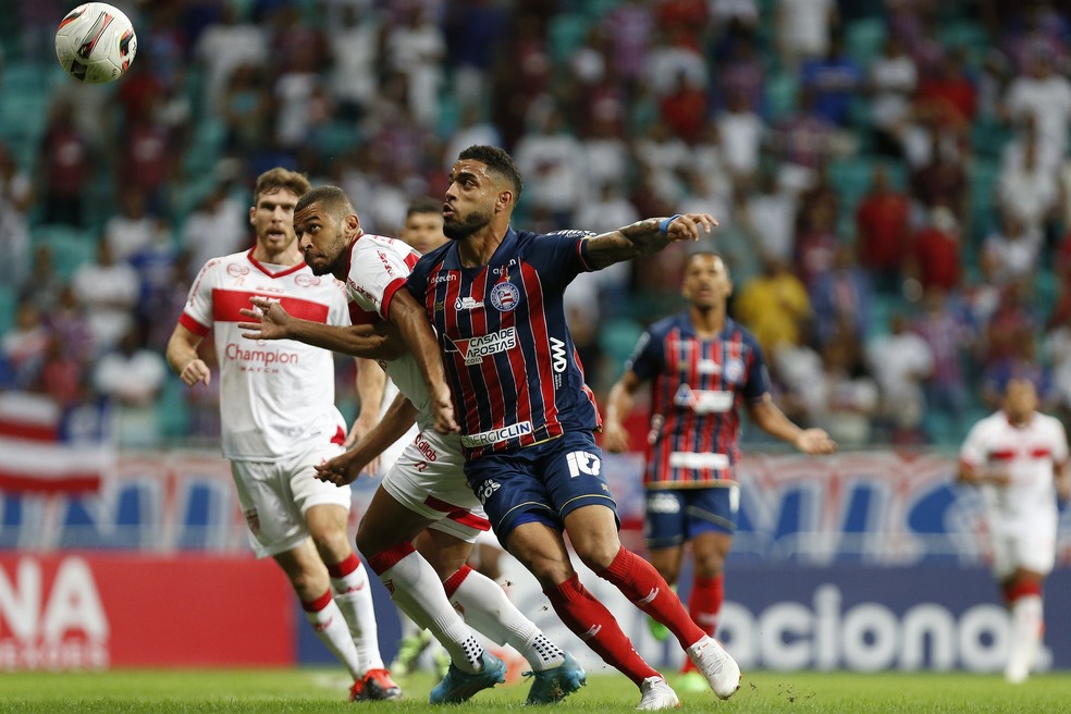 Matheus Bahia em ação na partida contra o CRB, pelo primeiro turno — Foto: Felipe Oliveira/EC Bahia