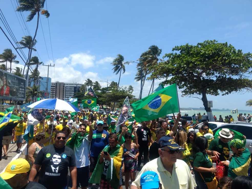Manifestação pró-Bolsonaro em Maceió neste domingo (21) — Foto: Douglas França/TV Gazeta