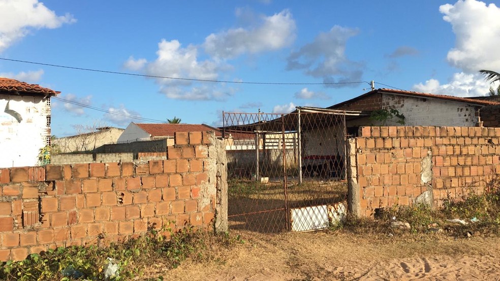 Homem foi morto a tiros enquanto dormia em rede dentro de casa na Grande Natal â€” Foto: HeloÃ­sa GuimarÃ£es/Inter TV Cabugi