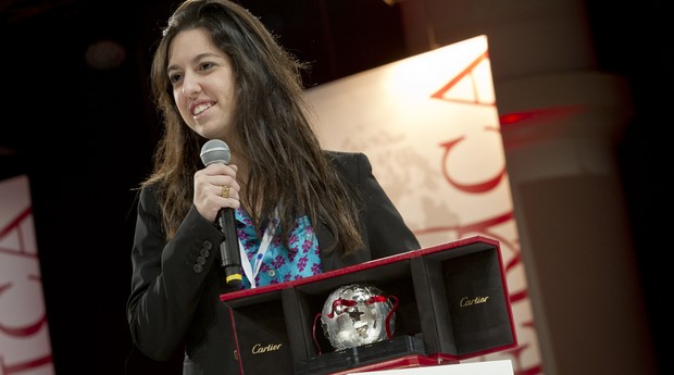 Bel Pesce discursa após receber o prêmio Women's Initiative Awards (Foto: Divulgação)