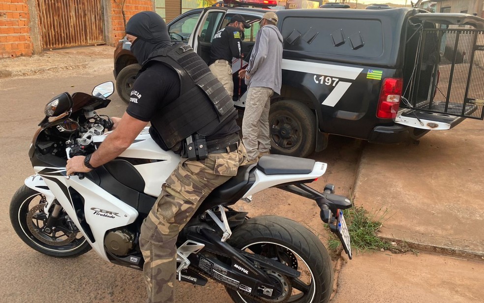 Polícia Civil apreende moto de luxo em operação contra empresários suspeitos de golpe em Formosa, Goiás — Foto: Reprodução/Polícia Civil