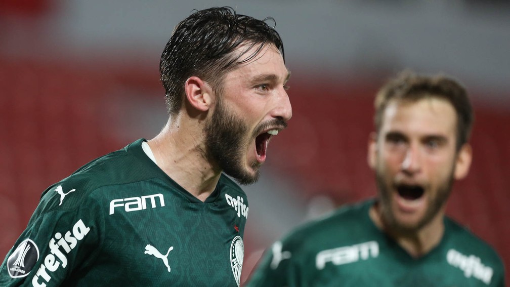 Inspiração? Torcedores comparam gol de falta do Palmeiras a gol do Borussia Dortmund em 2018