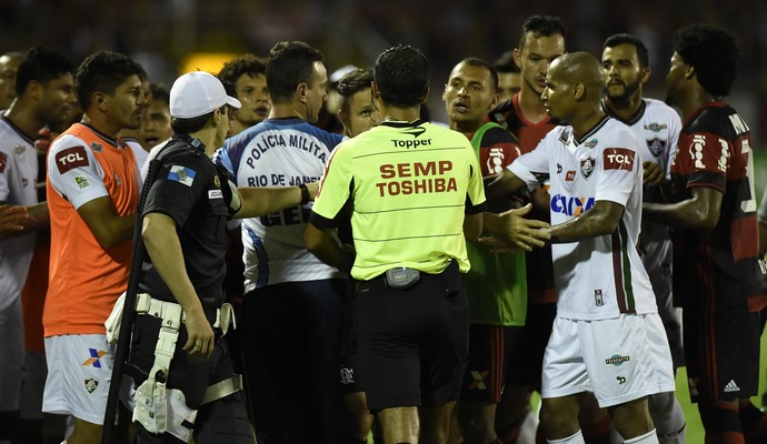 Comentarista crê que arbitragem no Brasil passa por crise de identidade