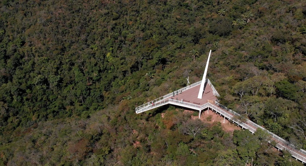 Para acessar o mirante do Caldas e ter uma vista privilegiada da Chapada do Araripe é preciso usar o teleférico. — Foto: Divulgação/Sema