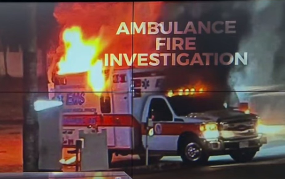 Ambulância pegou fogo em frente a hospital no Havaí em 24 de agosto de 2022