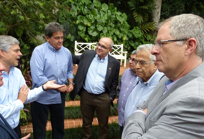 Reunião entre dirigentes colocou fim a clima hostil  (Foto: Vicente Seda)