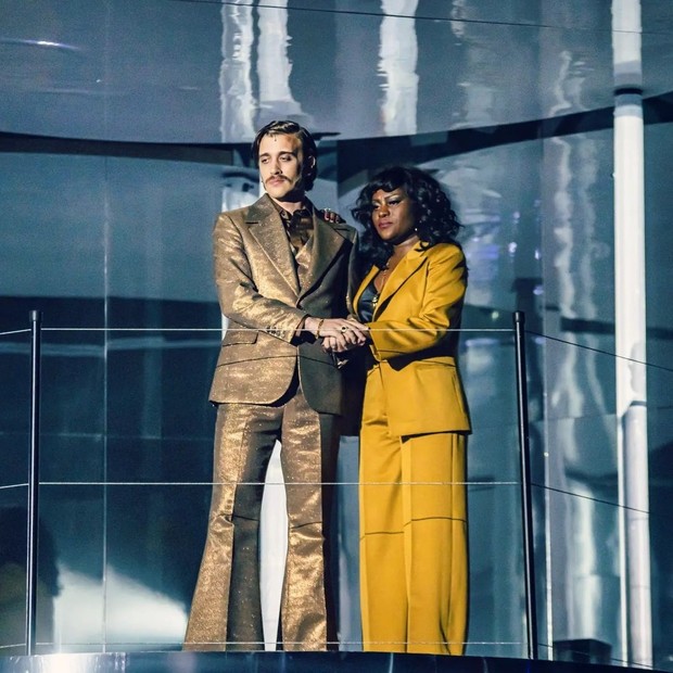 Marcel Octávio e Karin Hills em cena do musical Donna Summer (Foto: Reprodução/Instagram @marcel.octavio)