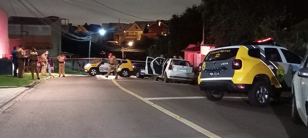 Casal e criança morreram e outras três pessoas foram baleadas durante atentado em Curitiba, diz polícia — Foto: Tony Mattoso/RPC