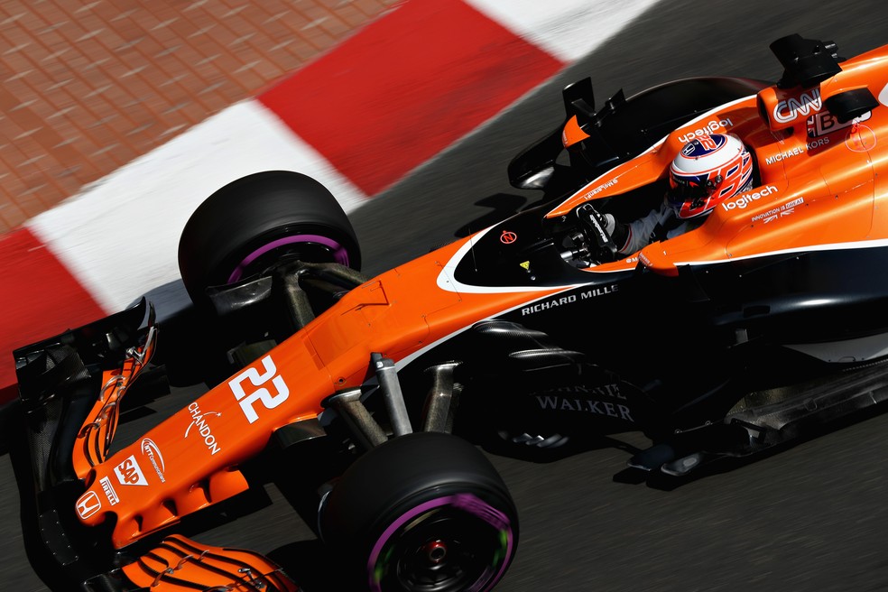 Alonso afirma que Button e Vandoorne passaram feedback positivo sobre atualizações feitas nos carros (Foto: Getty Images)