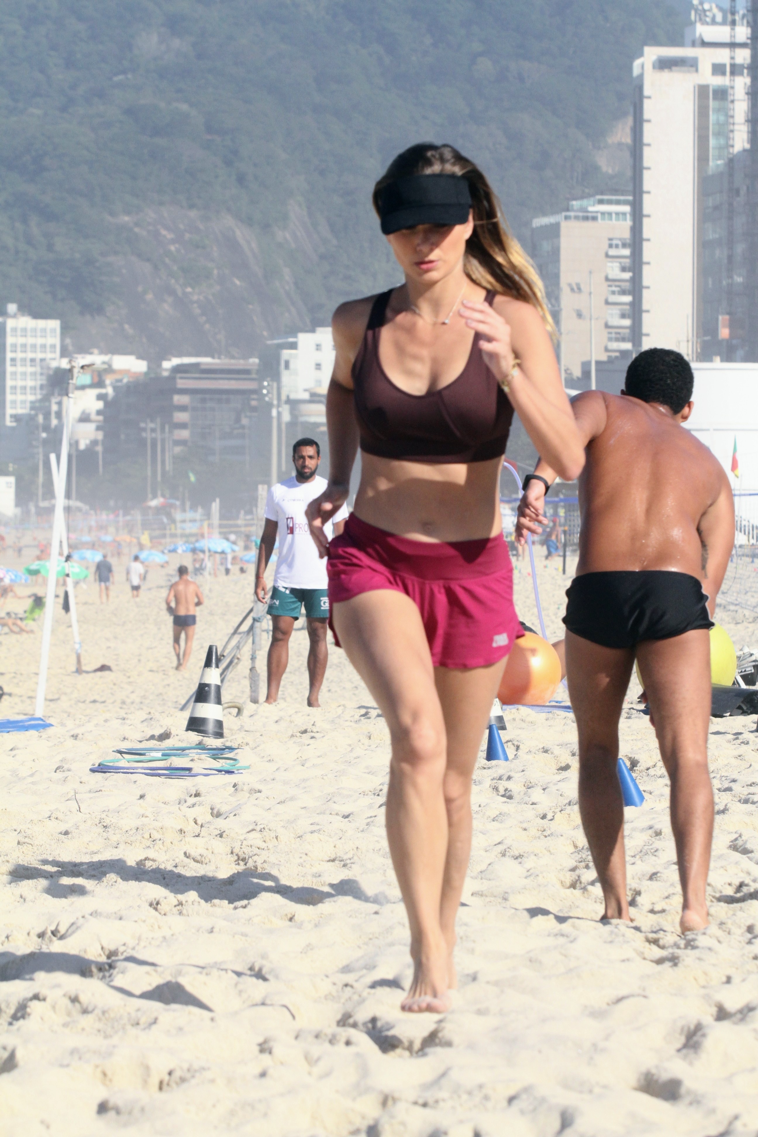 Luiza Valdetaro em rotina de treino na Praia do Leblon (Foto: Reprodução/Instagram)