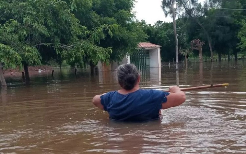 Ruas de Lavras da Mangabeira, no Ceará, ficam tomadas por água após noite de chuvas fortes — Foto: Arquivo pessoal