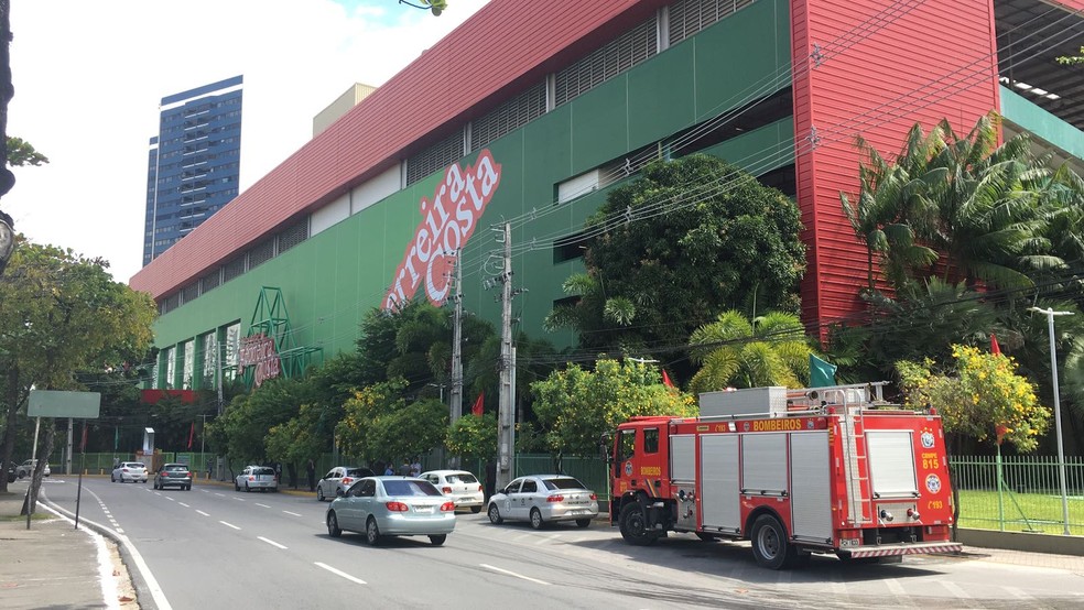 Get Wallpaper Incendio Atinge Estacionamento De Loja Na Zona Norte Do Recife For iPhone Free