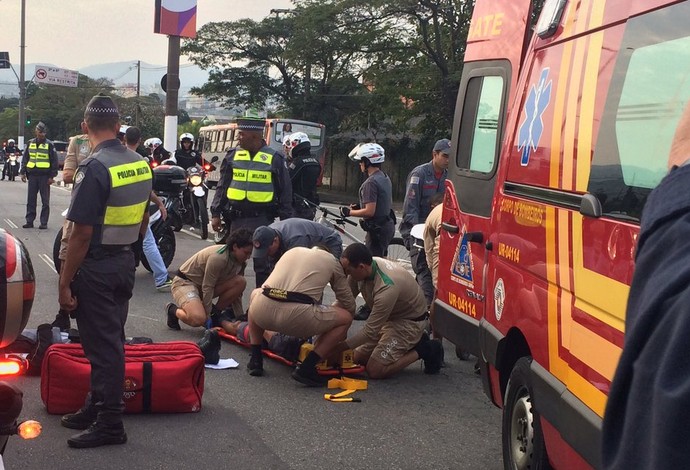 Acidente de moto no Tour da Tocha em Osasco (Foto: Fernando Vidotto)