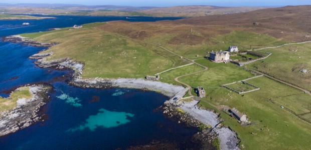 Ilha na Escócia com mansão está à venda por R$ 11 milhões (Foto: Divulgação)