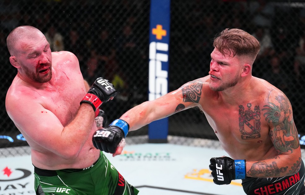 Chase Sherman venceu Jared Vanderaa por nocaute aos 3min10s do R3 — Foto: Getty Images