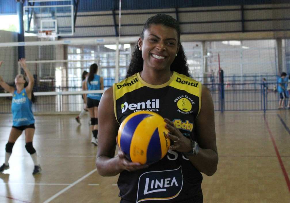 Referencia Da Posicao Fe Garay Reconhece Responsabilidade Tento Ajudar Ao Maximo Volei Ge