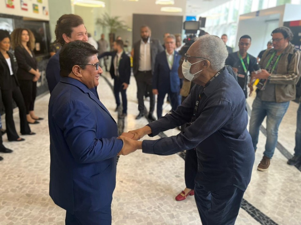 Ednaldo Rodrigues, Alejandro Dominguez e Gilberto Gil em evento contra racismo e viol&ecirc;ncia na CBF, em agosto do ano passado &mdash; Foto: Mart&iacute;n Fernandez
