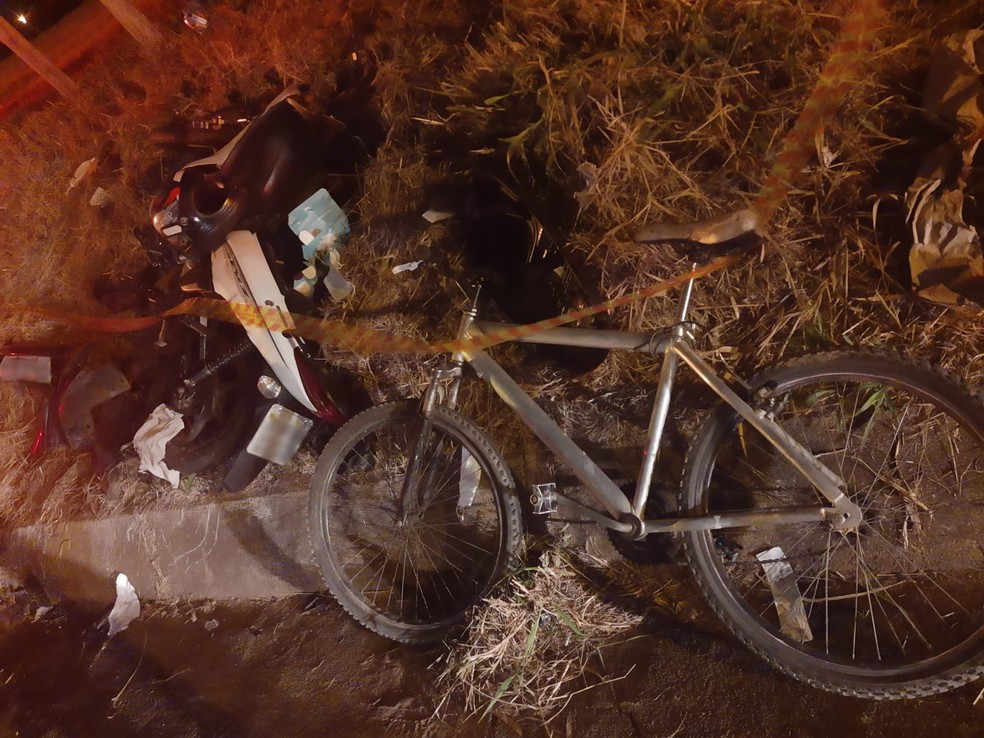 Acidente deixou ciclista e motociclista feridos, em Presidente Prudente  — Foto: Cedida