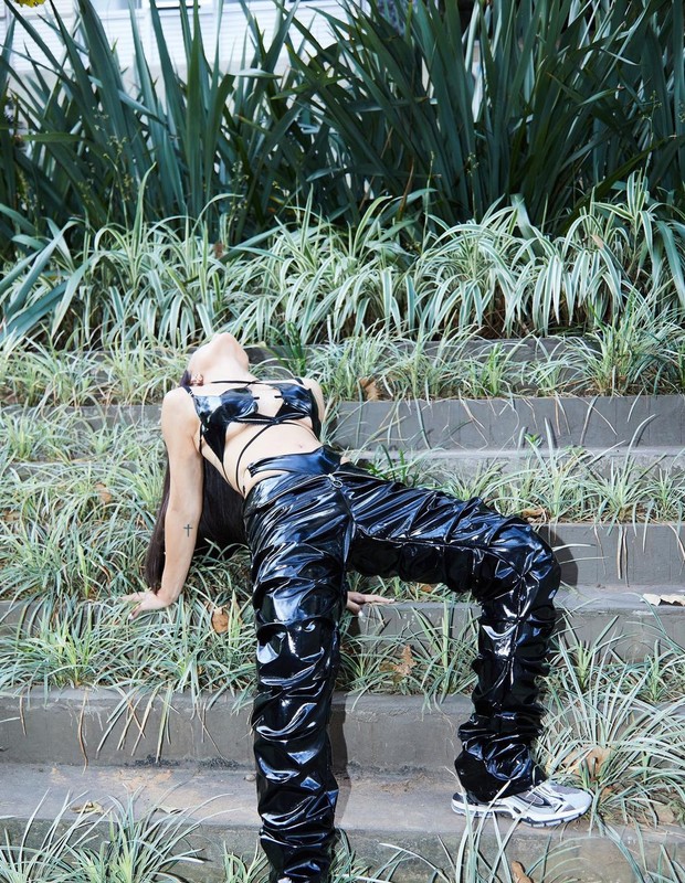 Rafa Kalimann usa look ousado com calcinha à mostra (Foto: Instagram)