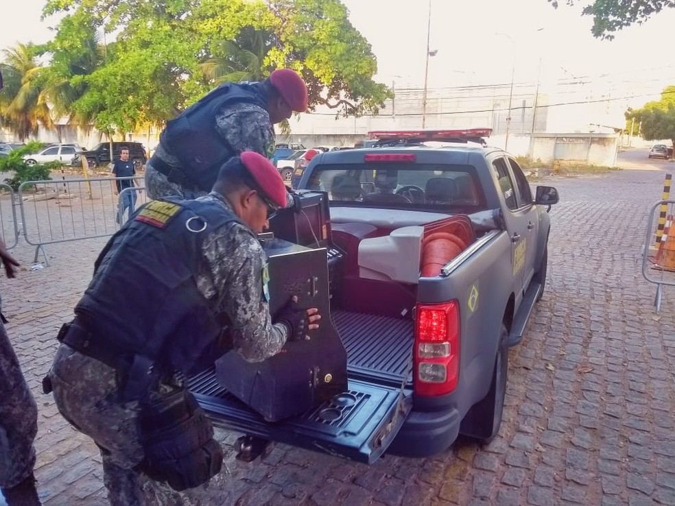 Homens da Força Nacional fecharam as duas casas de jogos em Natal (Foto: Acson Freitas/Inter TV Cabugi)