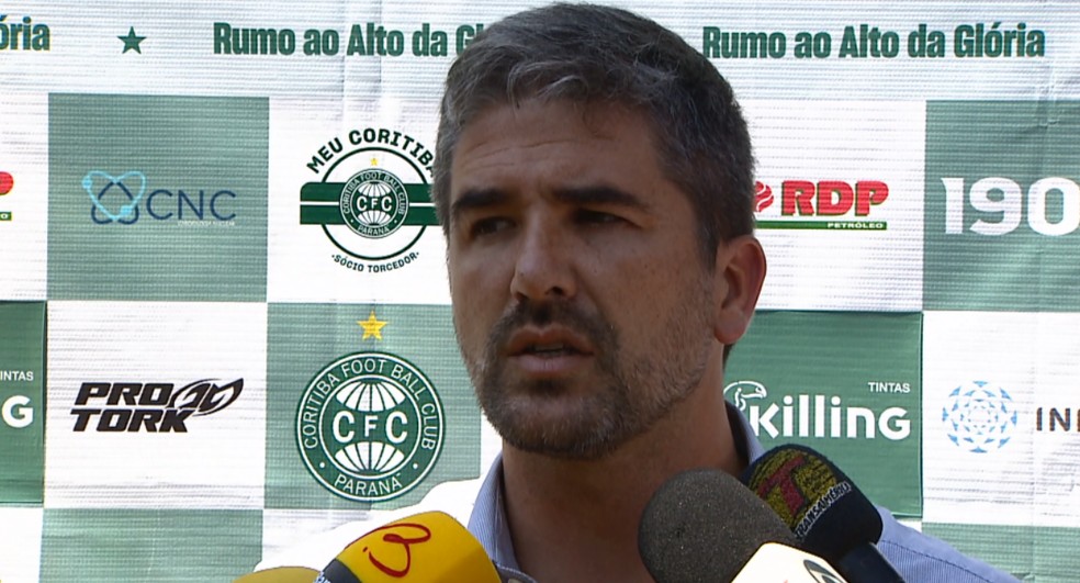Pastana Defende Thalisson E Mostra Confianca Em Elenco Mas Admite Oscilacao Do Coritiba Coritiba Ge