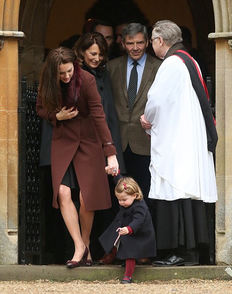 William e Kate levam George e Charlotte a cerimônia de Natal na Inglaterra (Foto: Getty Images)