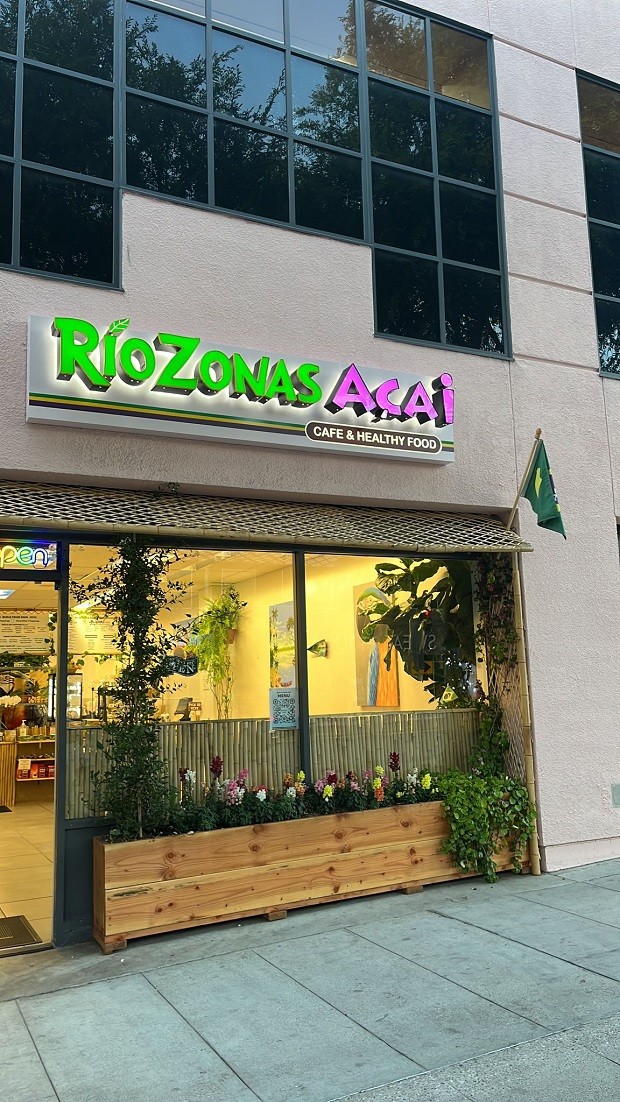 Fachada da nova RíoZonas, inaugurada em West Hollywood, em 2022 (Foto: Divulgação)