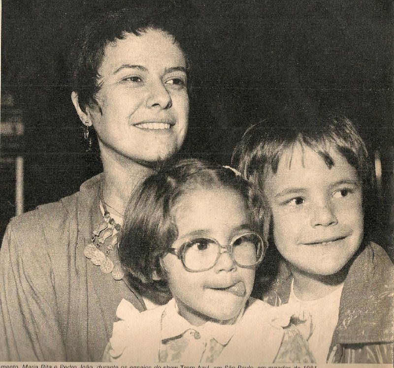 Maria Rita e Pedro Mariano com a mãe, Elis Regina, em foto da infância (Foto: Reprodução/Instagram)
