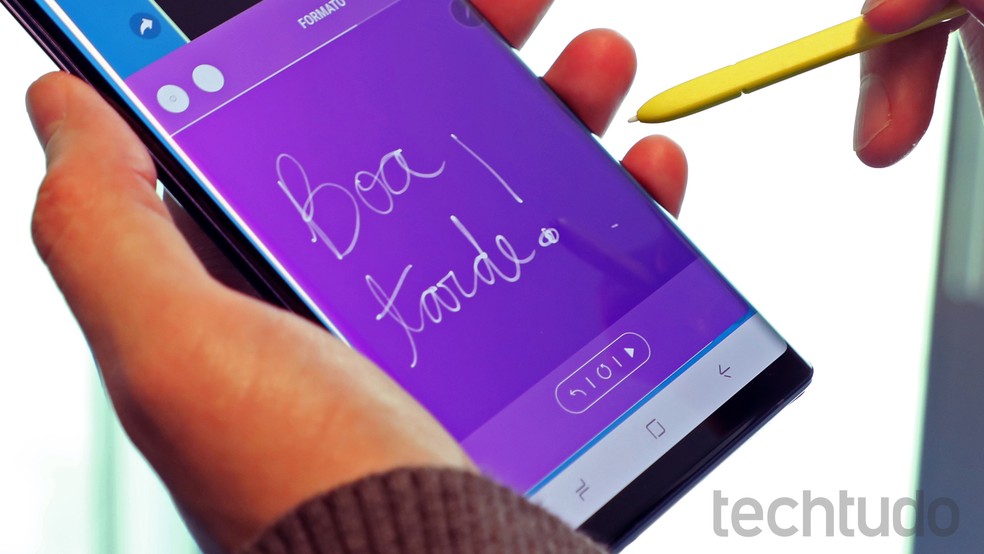Galaxy Note 9 tem S Pen que vira controle remoto — Foto: Bruno De Blasi/TechTudo