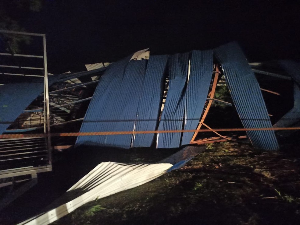 Forte temporal causou estragos em Martinópolis — Foto: Defesa Civil