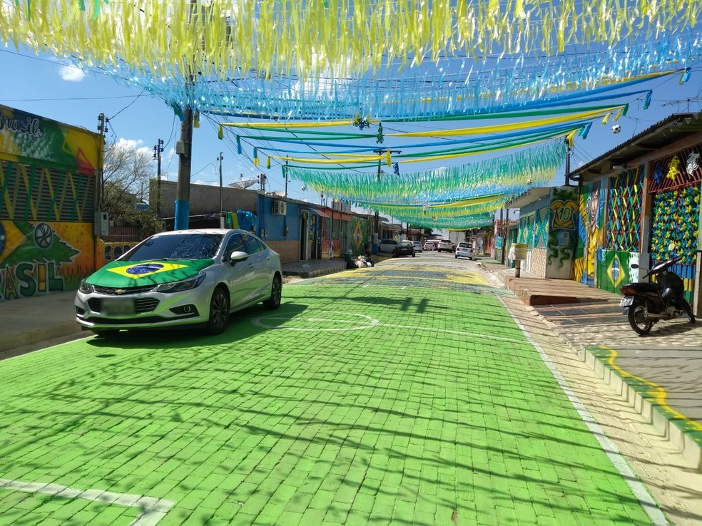 Rua do Brilho é palco de homenagem para Josemir da Silva Almeida, torcedor apaixonado por futebol (Foto: Aline Nascimento/G1)