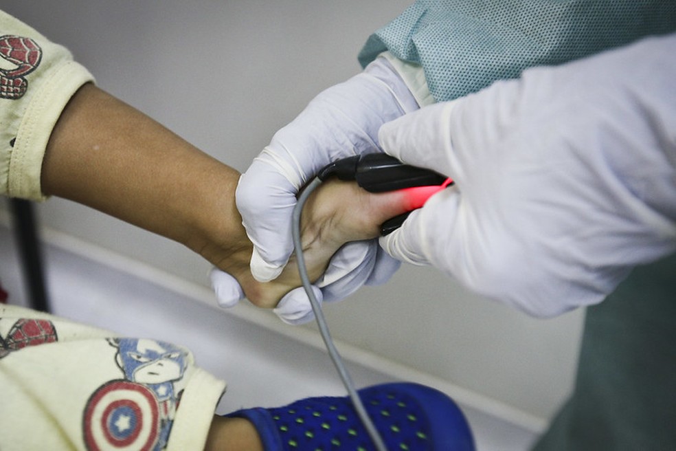 Atendimento de crianças (pediátrico) a casos de Covid-19 no Hmib, no DF — Foto: Breno Esaki/Agência Saúde do DF