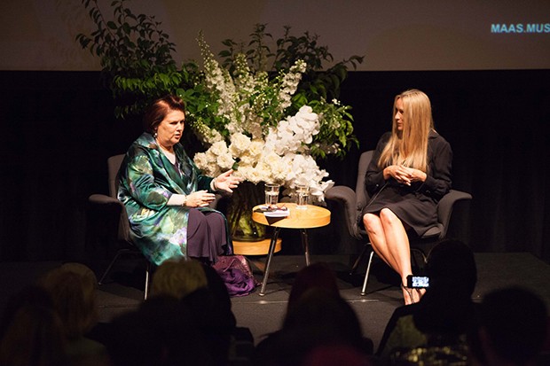 Suzy Menkes in conversation with Collette Dinnigan (Foto: Marinco Kojdanovski)
