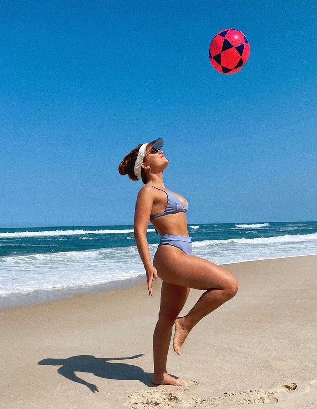 Larissa Manoela aproveita dia de sol em praia carioca (Foto: Reprodução/Instagram)