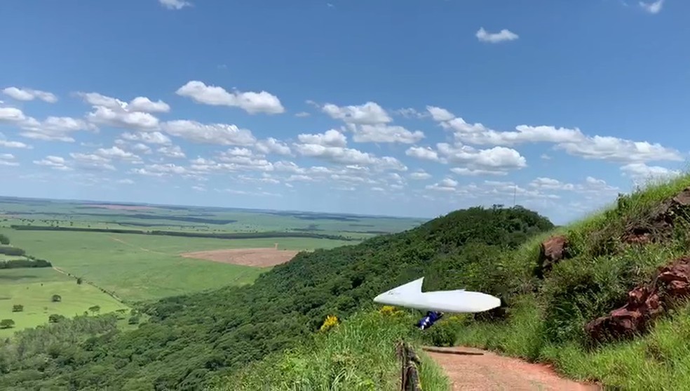 Piloto ficou ferido após queda — Foto: Arquivo
