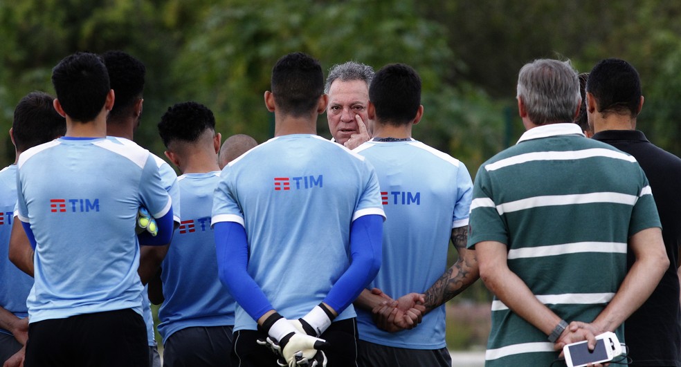 Abelão conversa com jogadores do Fluminense (Foto: Nelson Perez/Fluminense FC)
