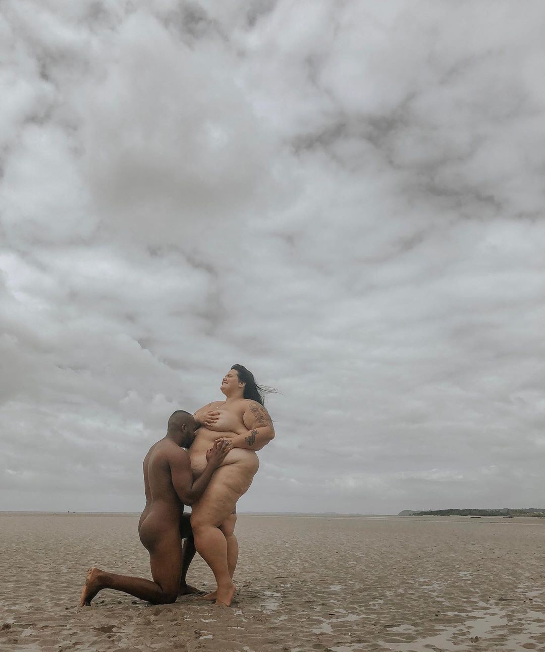 Thais Carla posta clique nu ao lado do marido (Foto: Reprodução/Instagram)