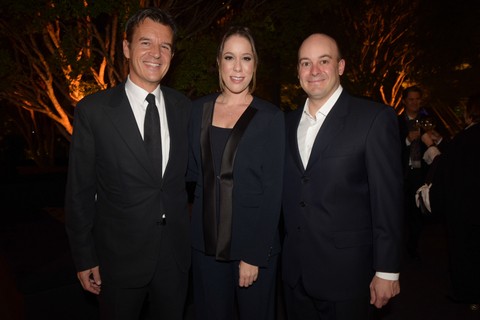 Da Hermès, Eric Grellety Bosviel com Bel Del Priore e Zeco Auriemo, presidente do JHSF