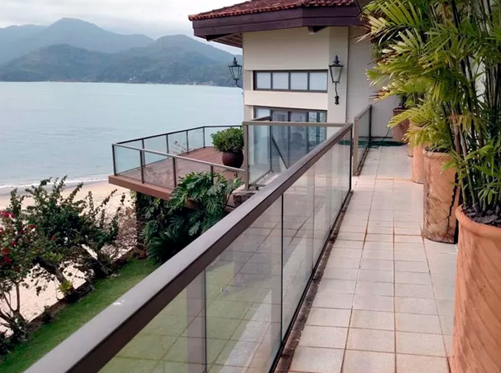 Casa é avaliada em R$ 30 milhões e está sendo vendida por R$ 23 milhões — Foto: Reprodução/TV Vanguarda