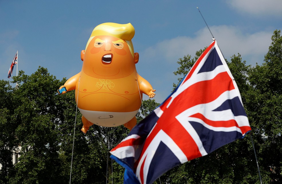Boneco inflável ‘bebê Trump’ num protesto contra a visita do presidente americano, em Londres  (Foto: Peter Nicholls/ Reuters)