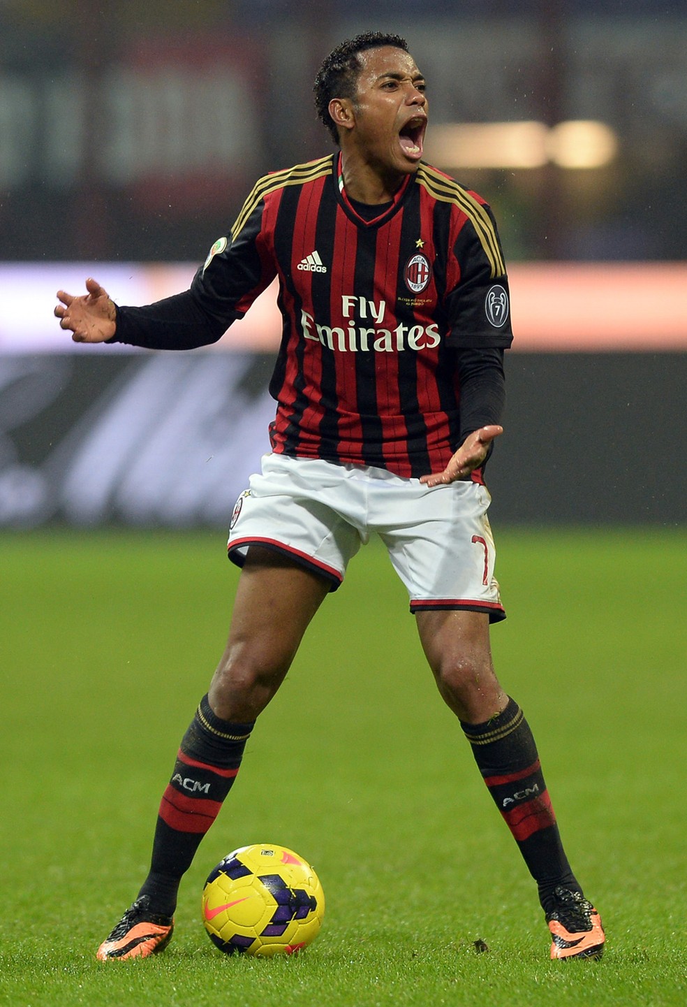 Episódio ocorreu quando Robinho estava no Milan em 2013 (Foto: Getty Images)